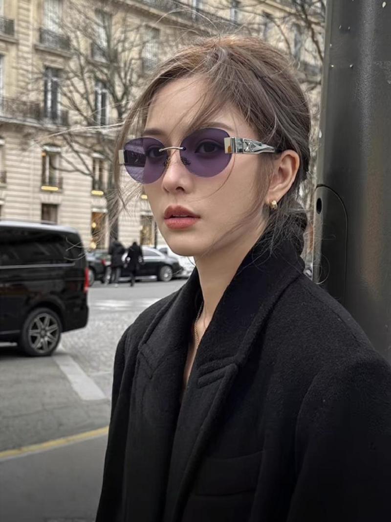 Женские солнцезащитные очки с металлической оправой Celine