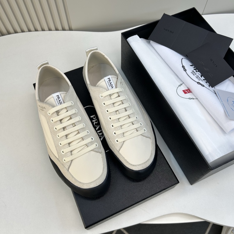 Кроссовки Prada бежевые