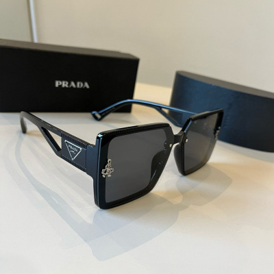 Женские солнцезащитные очки PRADA