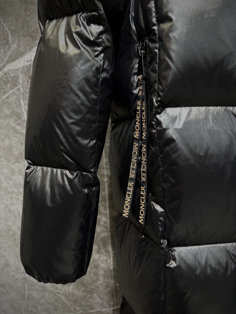 Пуховик Moncler