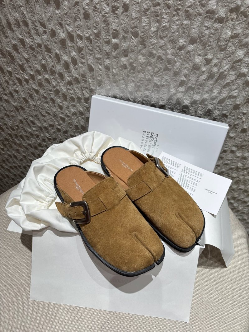 Мюли женские Maison Margiela из замши с раздвоенным носком