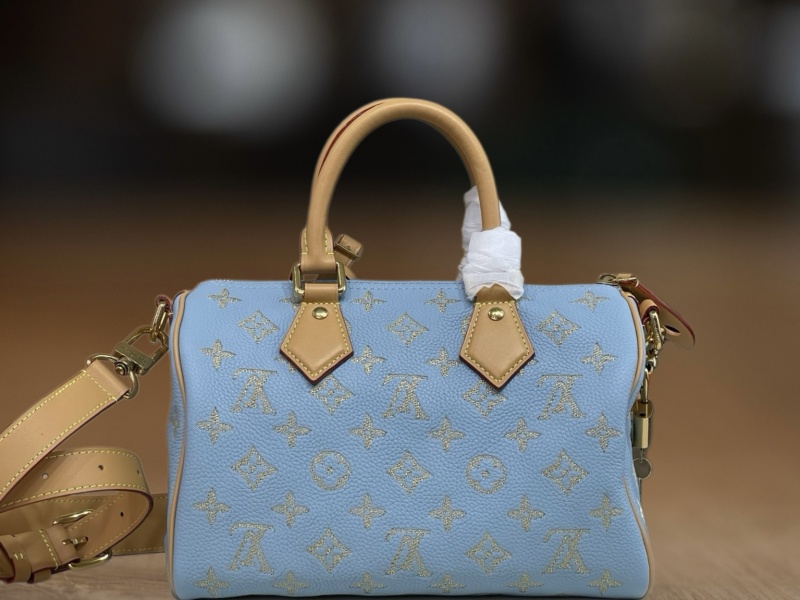 Сумка Louis Vuitton с монограммой