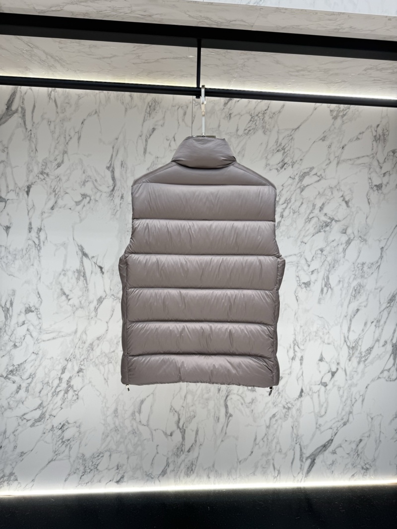 Жилет Prada