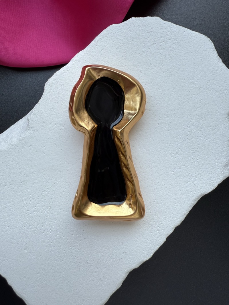 Брошь в виде ключа Schiaparelli