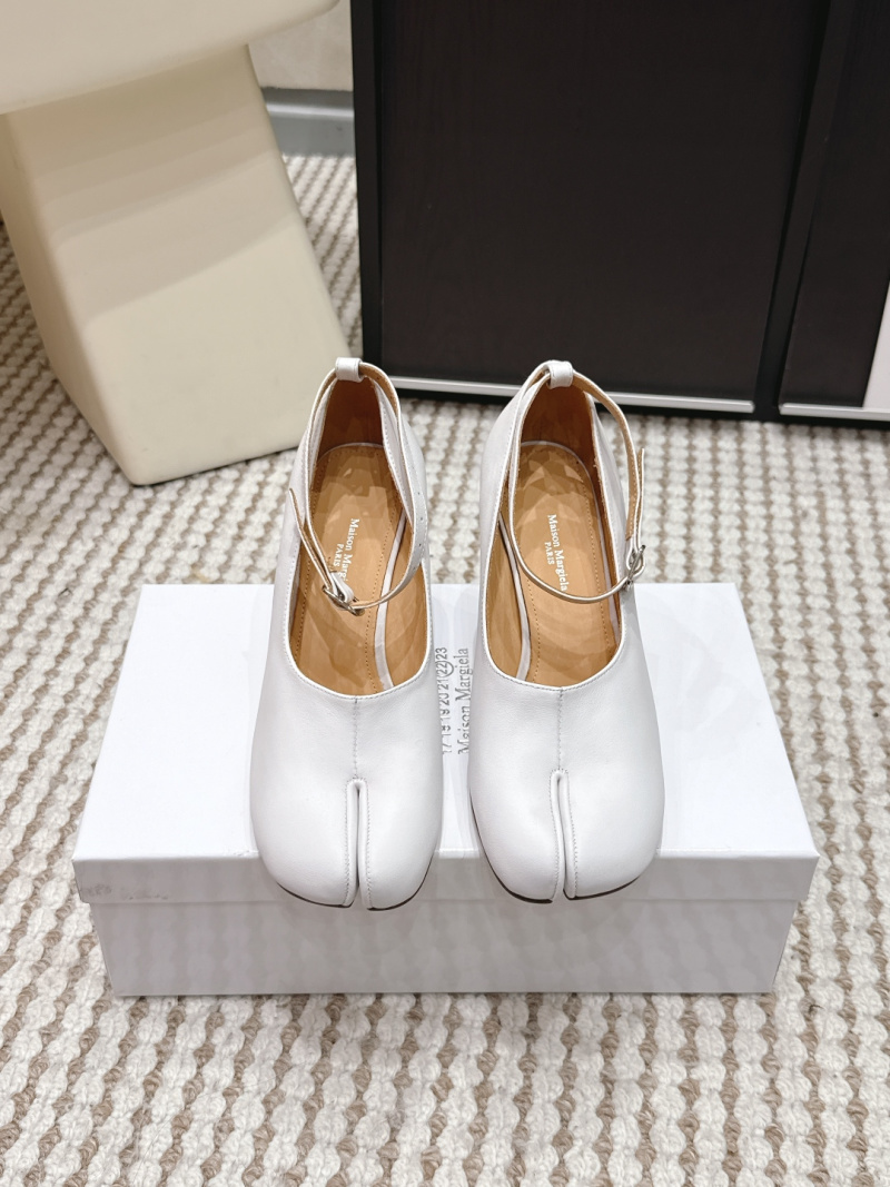 Женские туфли Maison Margiela с ремешком и раздвоенным носком