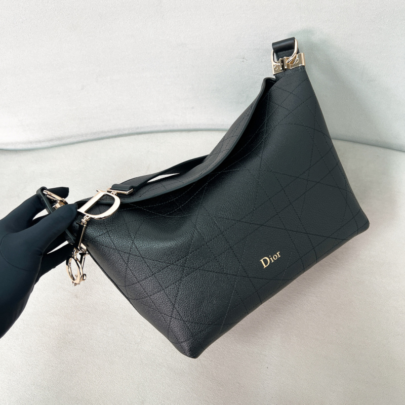 Черная сумка Hobo с фурнитурой Dior
