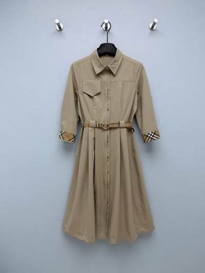 Классическое платье Burberry с поясом