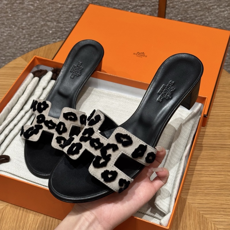 Босоножки женские на каблуке с принтом Hermès