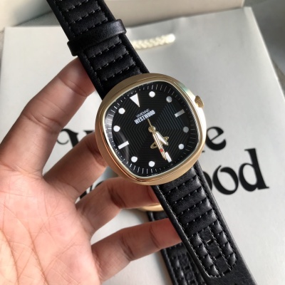 Часы Vivienne Westwood