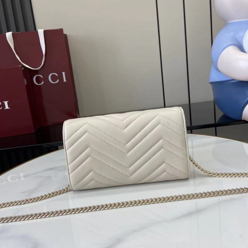 Клатч Gucci с цепочкой и логотипом GG