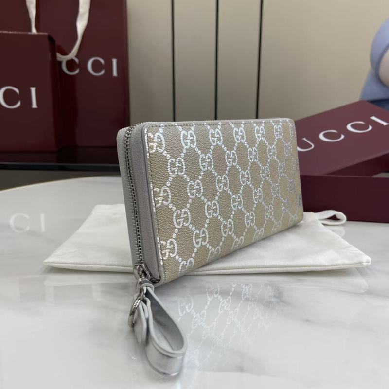 Кошелёк Gucci с монограммой и ремешком