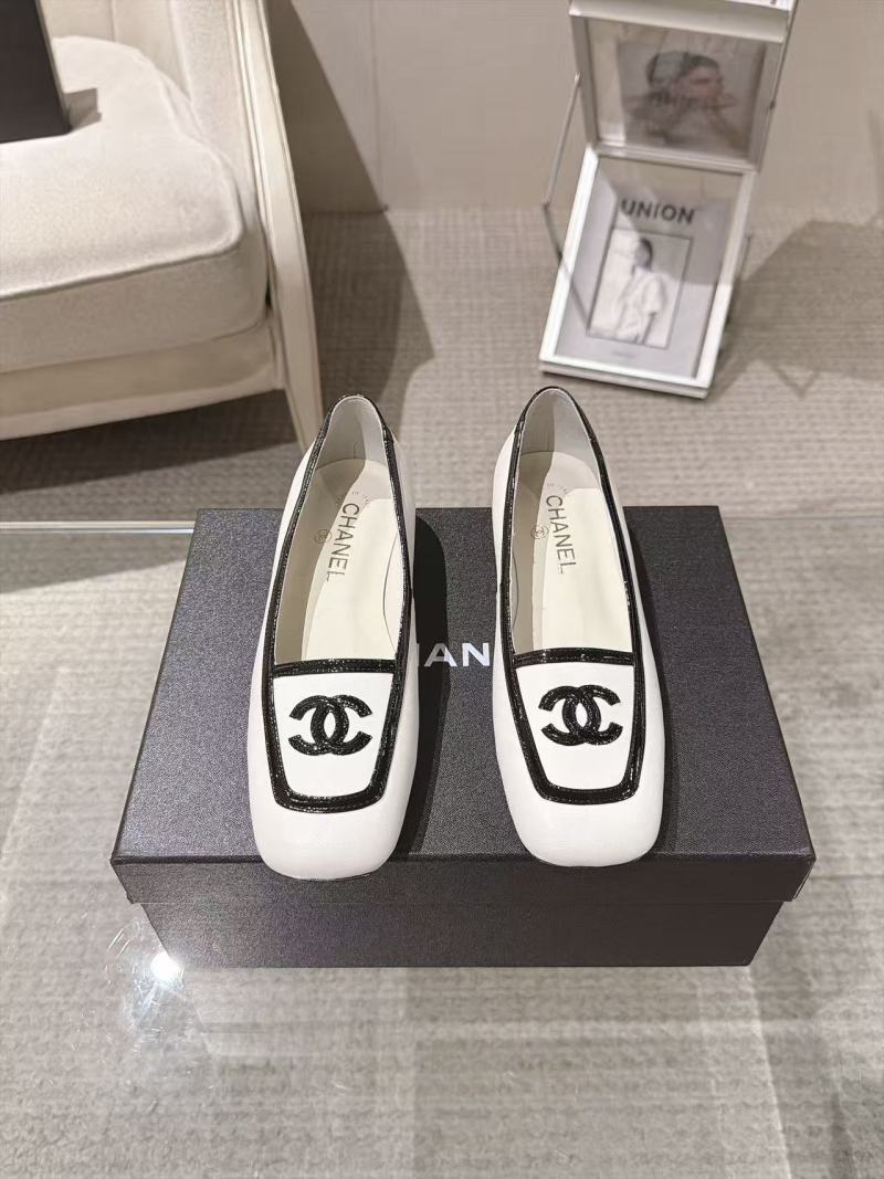 Женские балетки Chanel с логотипом черного цвета