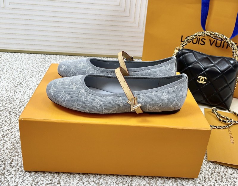 Женские балетки из ткани с принтом и пряжкой Louis Vuitton