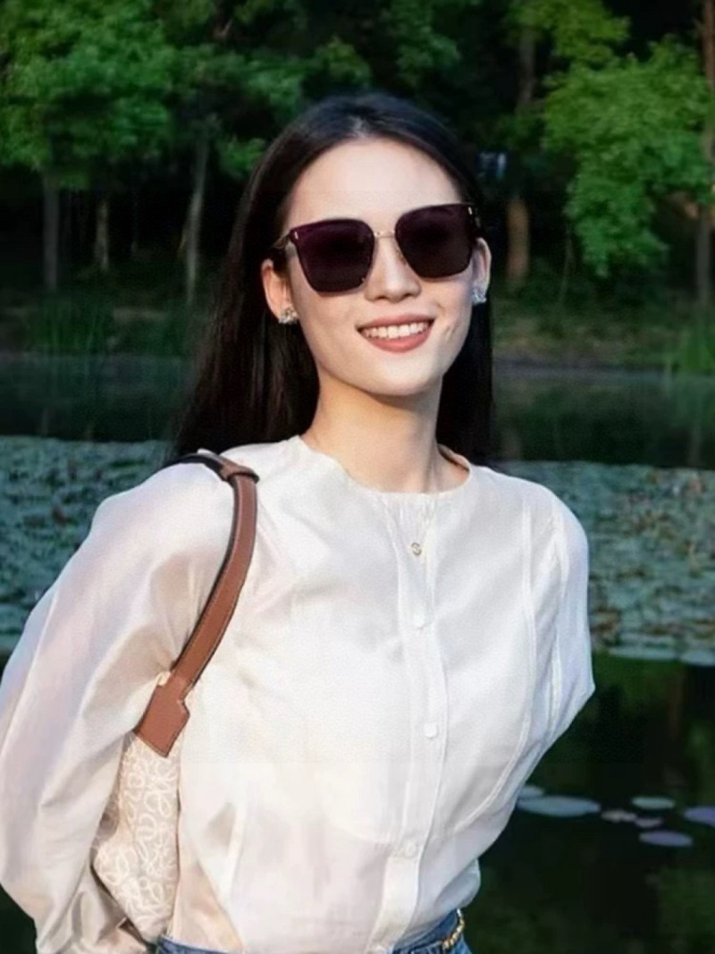 Солнцезащитные очки квадратной формы Dior