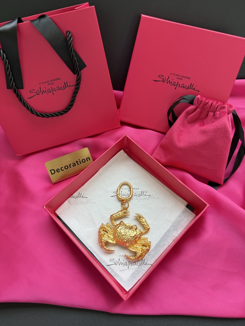 Брошь в виде краба Schiaparelli