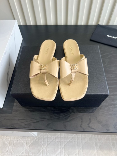 Шлёпанцы Chanel
