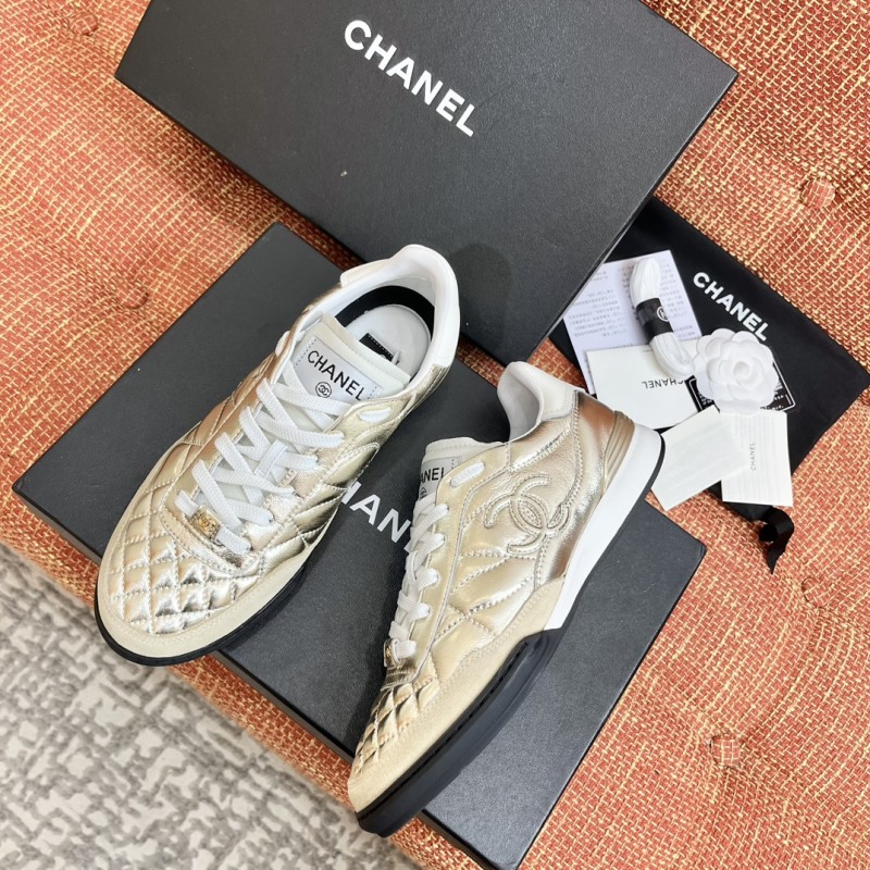 Кроссовки Chanel золотого цвета с ромбовидным узором