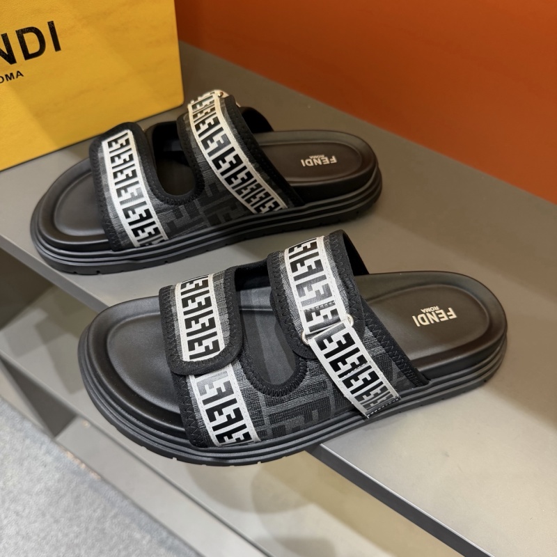 Мужские шлёпанцы FENDI