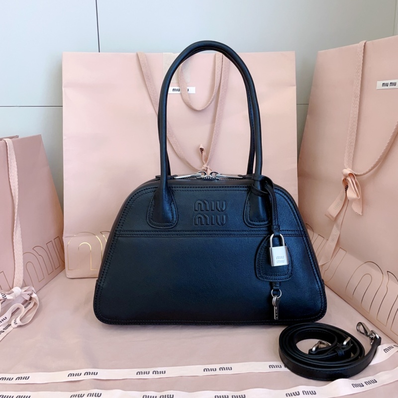 Чёрная сумка Miu Miu с логотипом