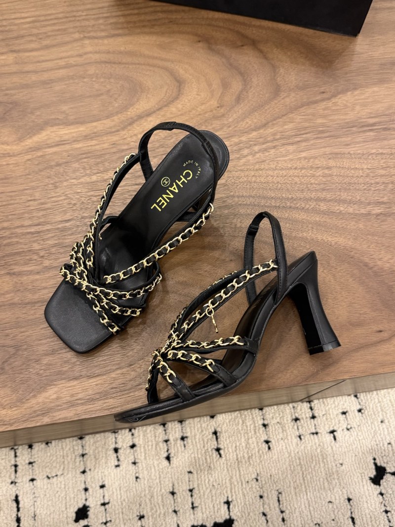 Женские черные босоножки с золотистыми цепями Chanel