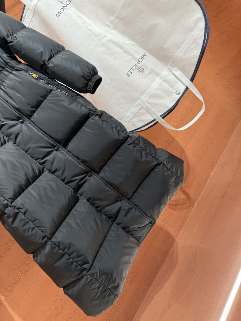 Пуховик Moncler