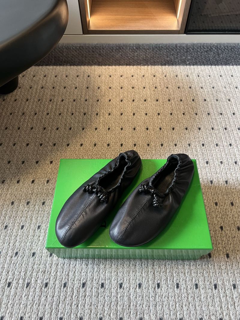 Женские балетки Bottega Veneta черного цвета
