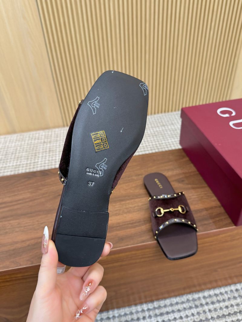 Бордовые сабо с декором в виде удила и золотыми заклепками Gucci