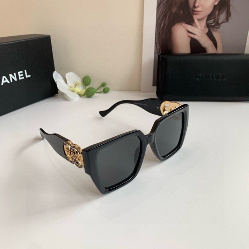 Солнечные очки Chanel черные квадратные