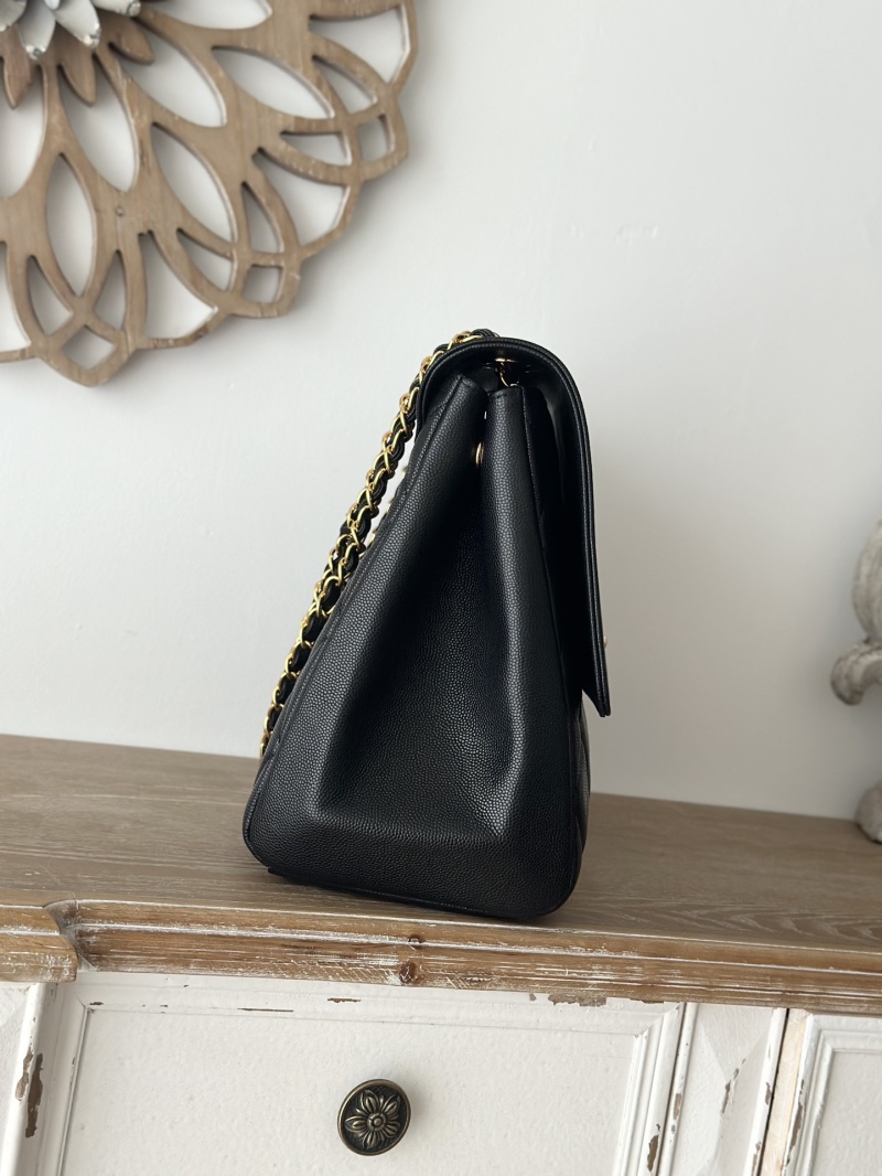 Черная кожаная сумка с логотипом Chanel