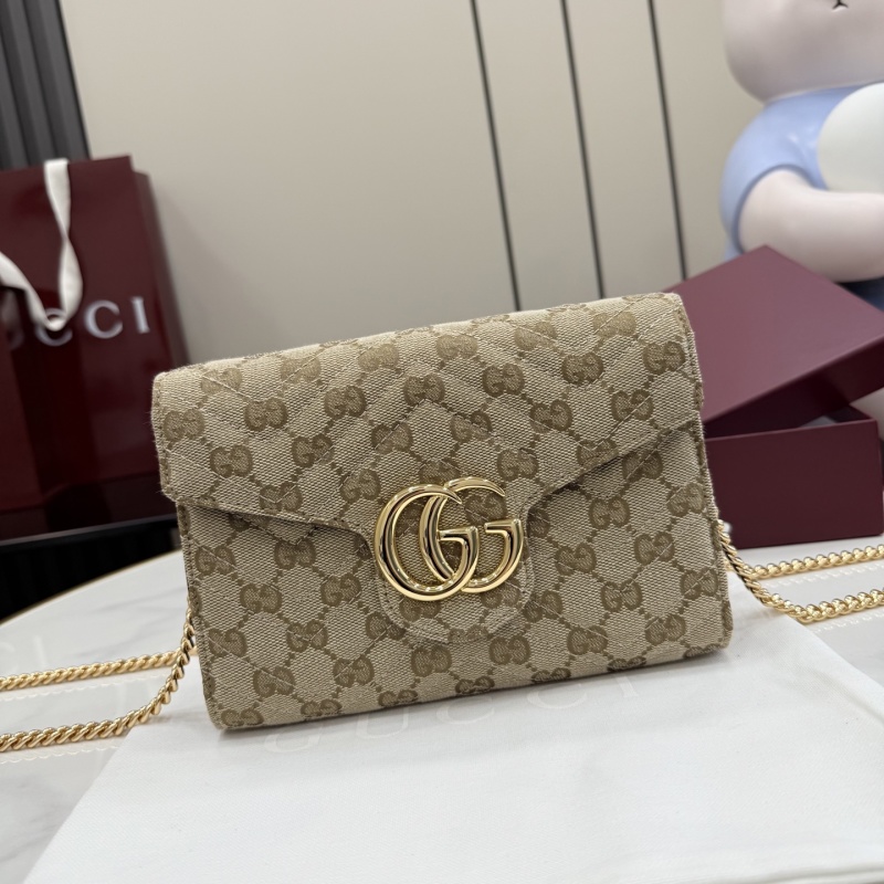 Сумка-клатч Gucci с цепочкой и принтом GG