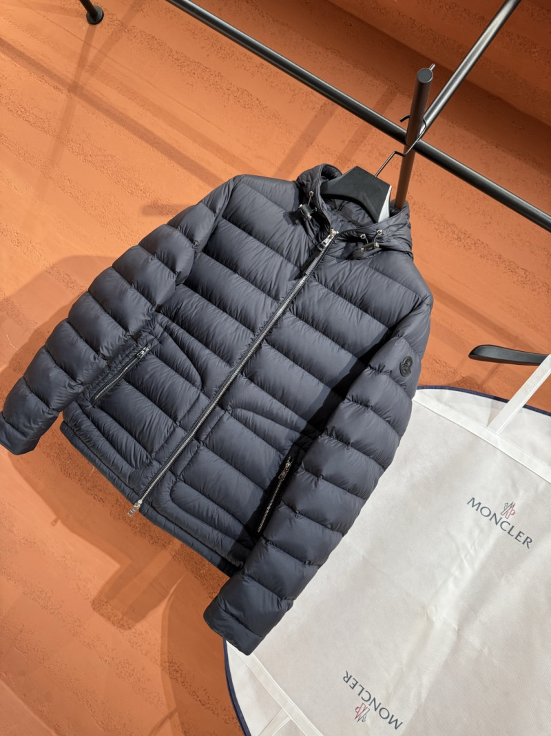Пуховик Moncler