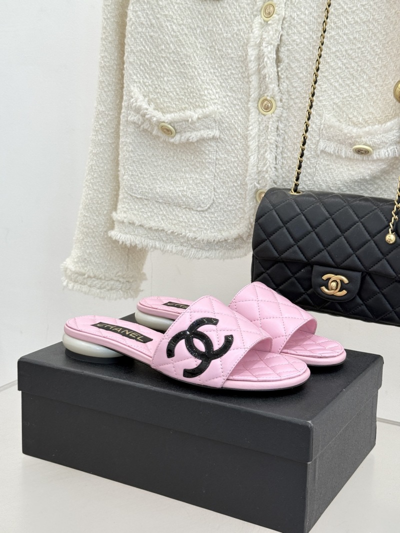 Женские шлёпанцы с жемчужным каблуком и стеганым узором Chanel