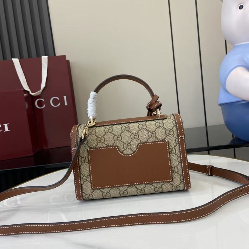 Сумка Gucci с монограммой и замком