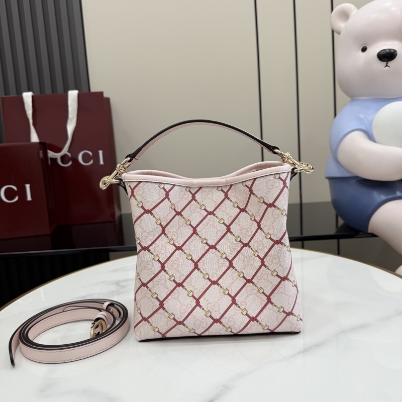 Сумка Gucci с плетеным узором и ремнем