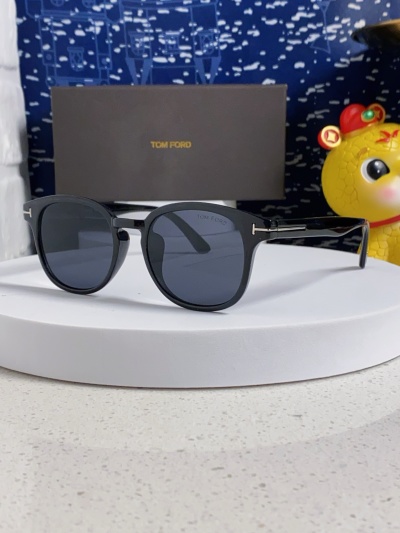 Солнцезащитные очки Tom Ford