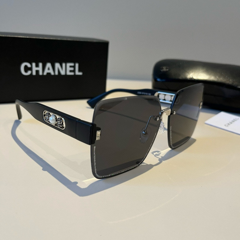 Солнцезащитные очки квадратной формы Chanel