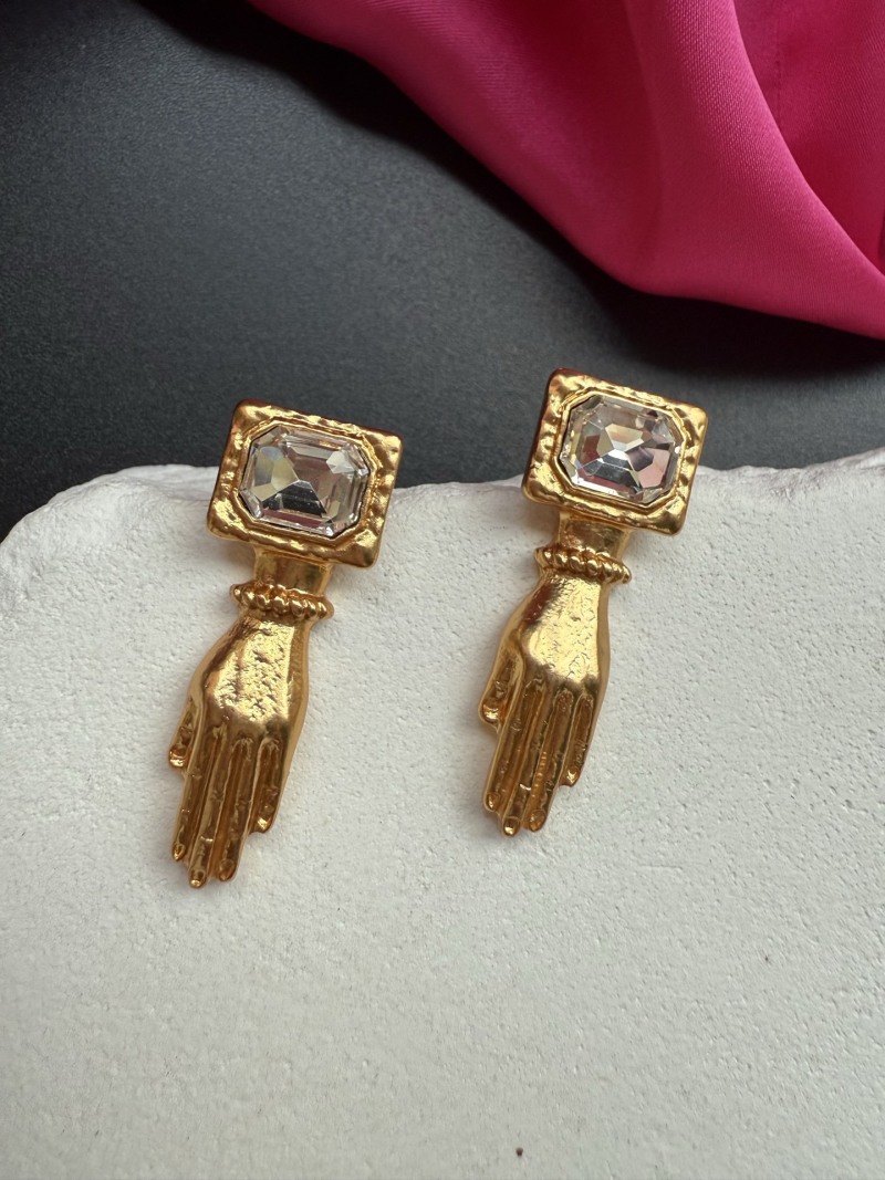 Серьги в форме рук с кристаллами Schiaparelli