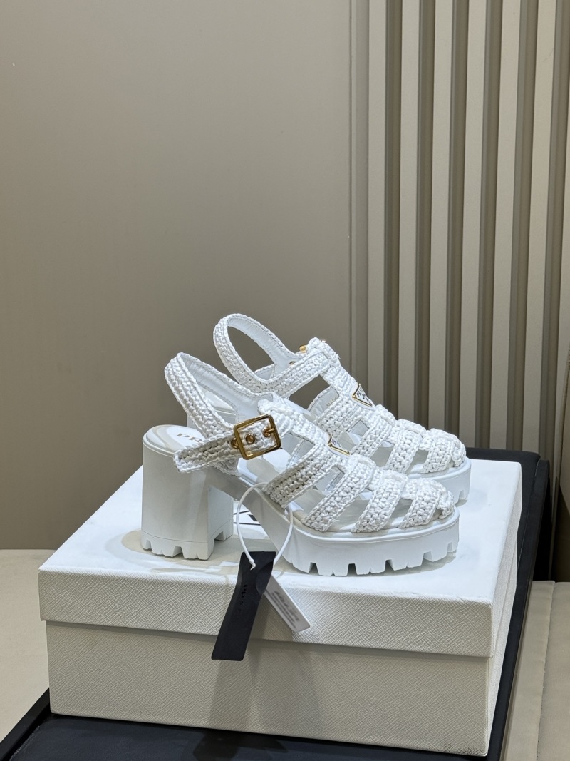 Белые плетеные женские босоножки на каблуке Prada