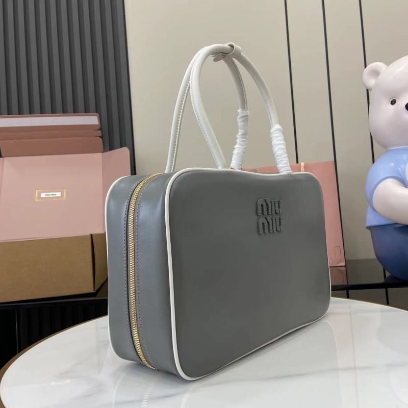 Сумка Miu Miu серая с белыми ручками