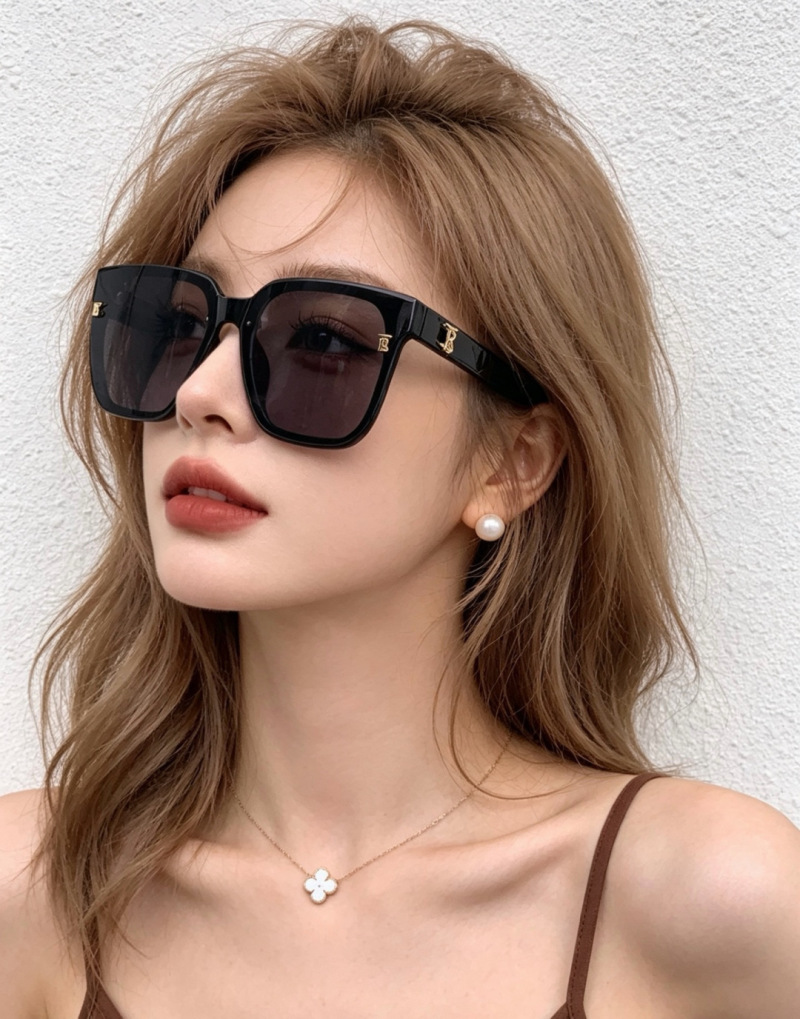 Солнцезащитные очки квадратной модели B9132 Burberry