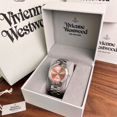 Часы Vivienne Westwood