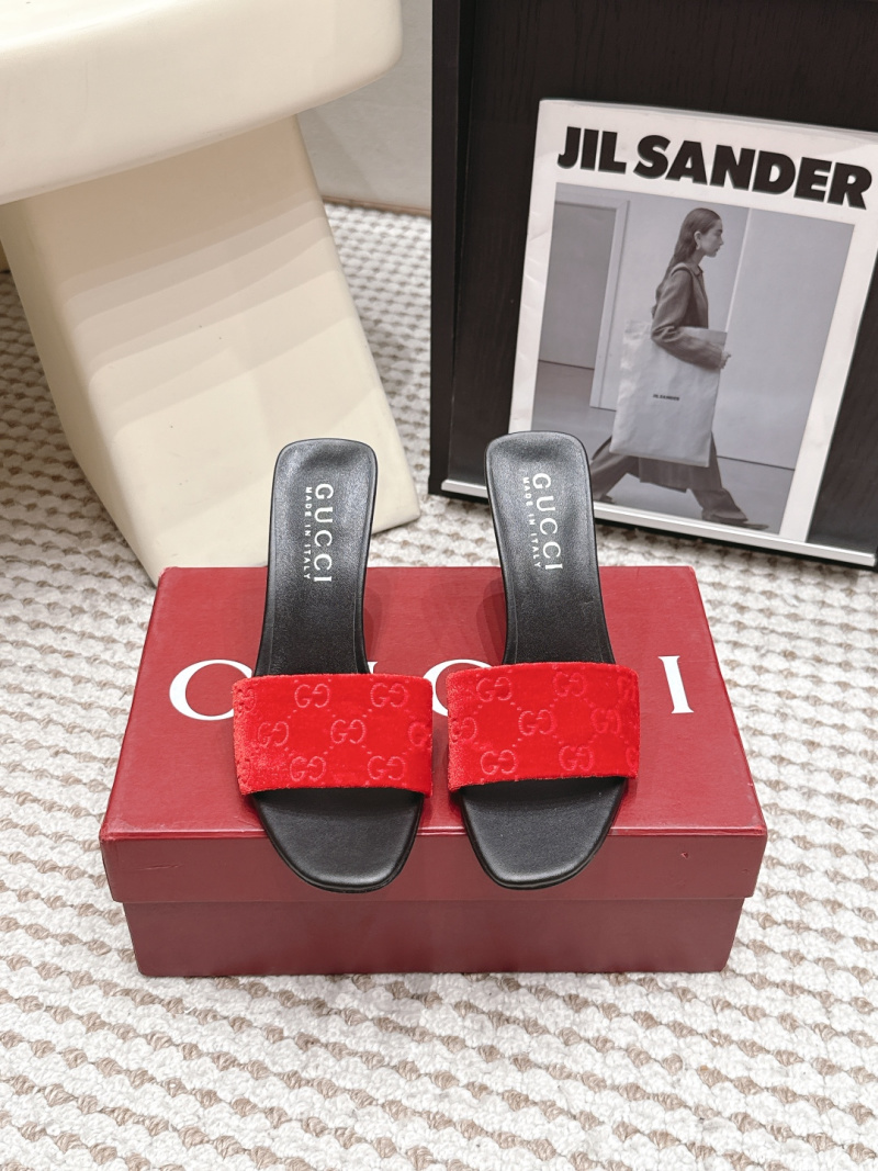 Женские красные мюли с низким каблуком из велюра Gucci