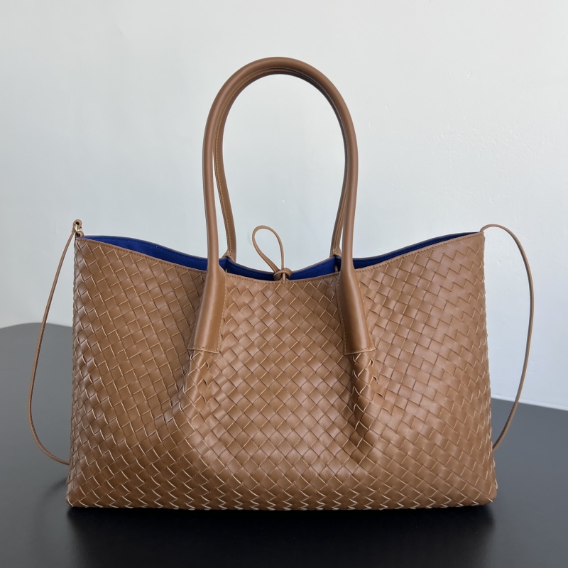 Сумка-тоут с плетеным узором Intrecciato Bottega Veneta