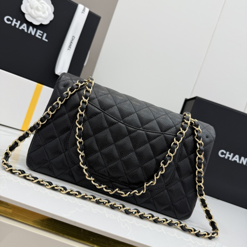 Чёрная кожаная сумка Chanel с цепочкой