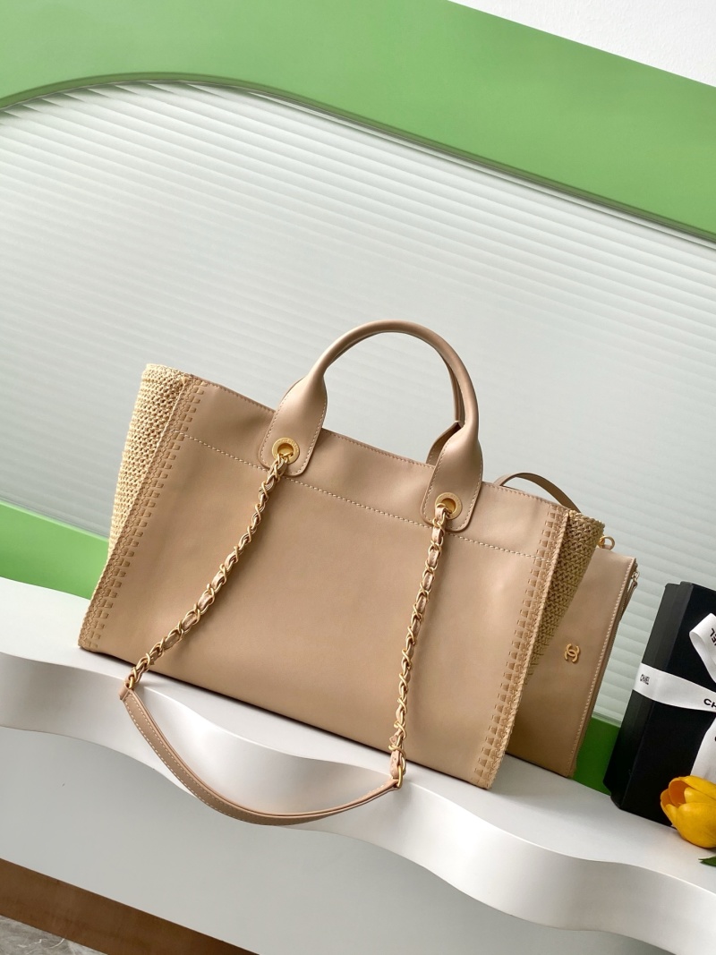 Бежевая пляжная сумка Chanel с плетеными вставками