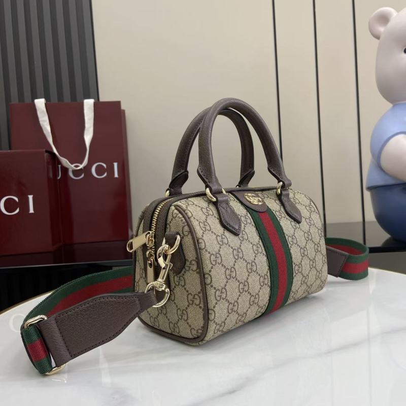 Сумка Gucci с монограммой и ремешком