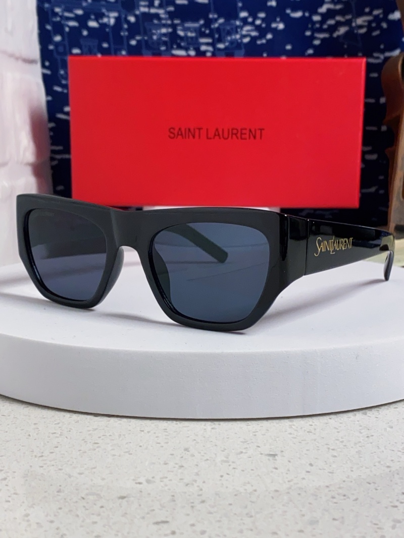Солнцезащитные очки Saint Laurent SL740