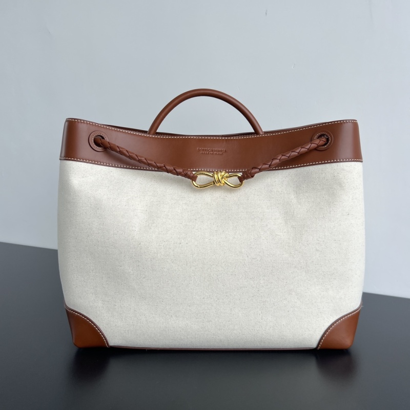 Сумка Bottega Veneta Andiamo из ткани и кожи