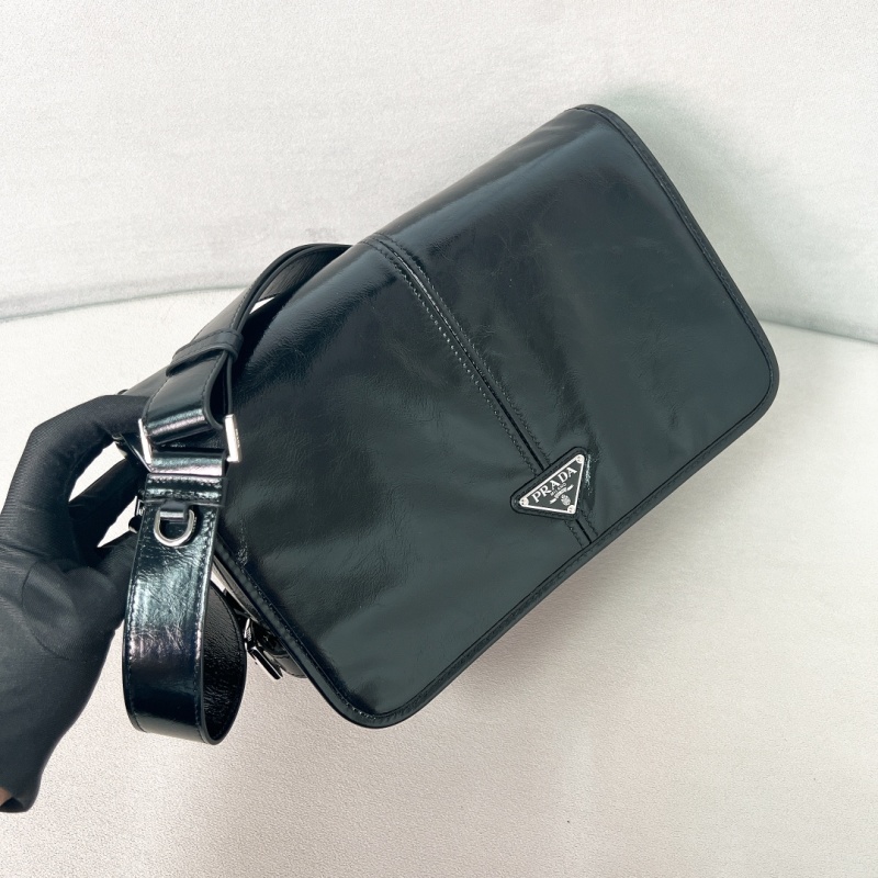Мужская сумка через плечо из восковой кожи Prada чёрная