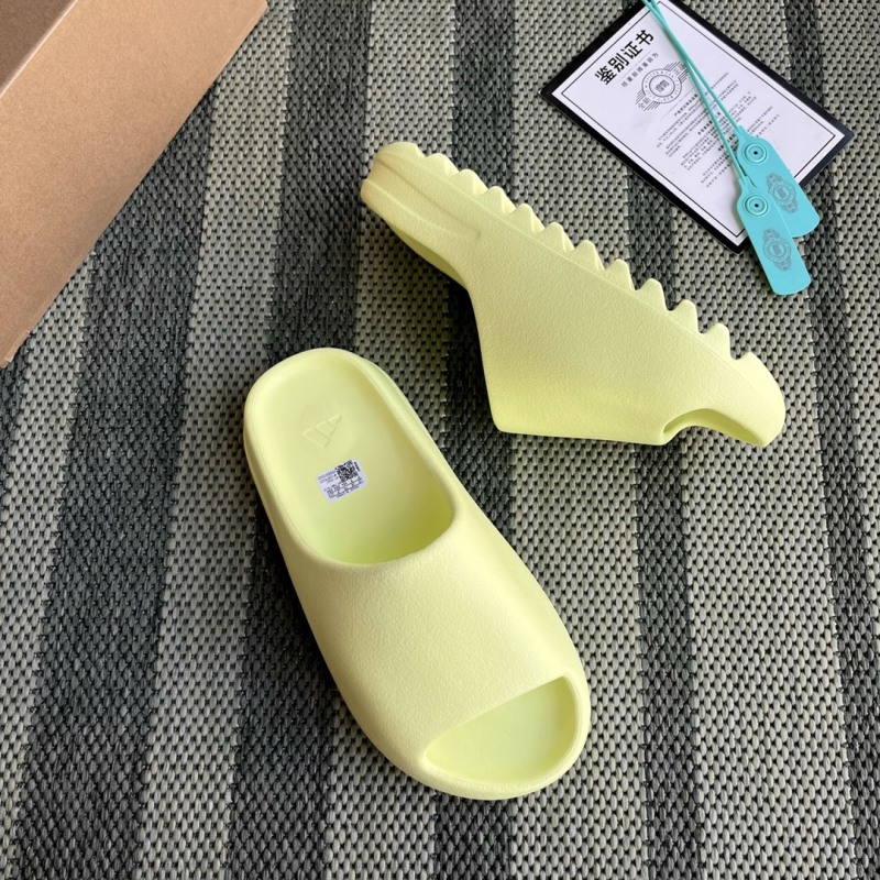 Шлёпанцы Yeezy